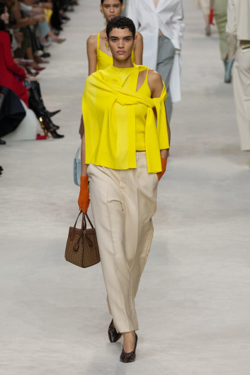 Fotoservizio/SS 2024/WOMEN/SFILATA/FENDI/DP2/36