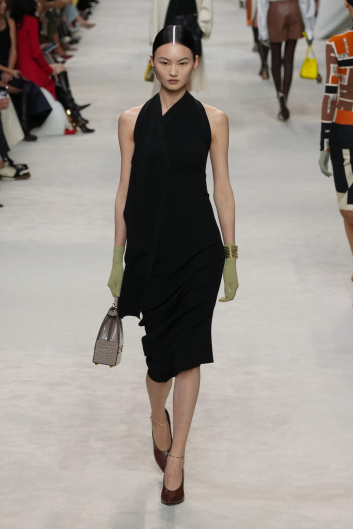 Fotoservizio/SS 2024/WOMEN/SFILATA/FENDI/DP2/31