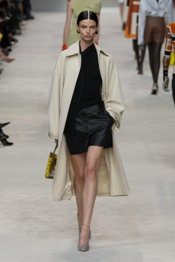 Fotoservizio/SS 2024/WOMEN/SFILATA/FENDI/DP2/32