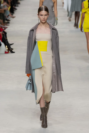 Fotoservizio/SS 2024/WOMEN/SFILATA/FENDI/DP2/42