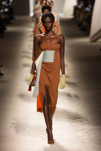Fotoservizio/SS 2024/WOMEN/SFILATA/FENDI/DP2/50