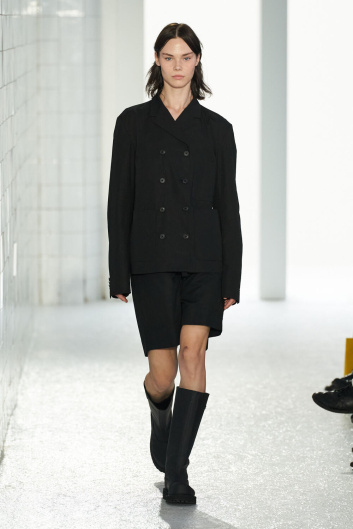 Fotoservizio/SS 2024/WOMEN/SFILATA/ONITSUKA TIGER/DP2/1