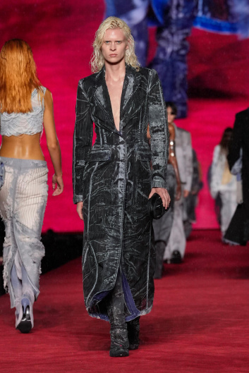 Fotoservizio/SS 2024/WOMEN/SFILATA/DIESEL/DP2/2