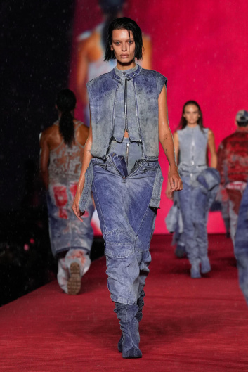 Fotoservizio/SS 2024/WOMEN/SFILATA/DIESEL/DP2/7