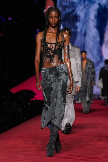 Fotoservizio/SS 2024/WOMEN/SFILATA/DIESEL/DP2/3