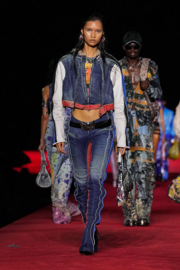 Fotoservizio/SS 2024/WOMEN/SFILATA/DIESEL/DP2/17
