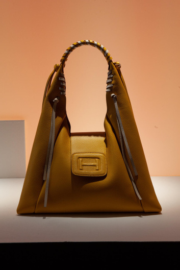 Fotoservizio/SS 2024/WOMEN/PRESENTAZIONE/HOGAN/DP2/35