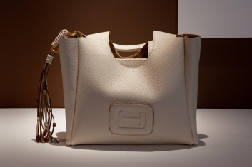 Fotoservizio/SS 2024/WOMEN/PRESENTAZIONE/HOGAN/DP2/37