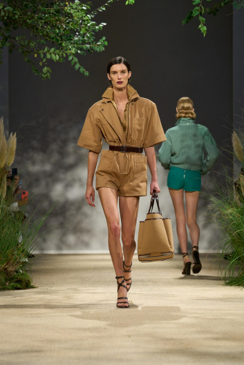 Fotoservizio/SS 2024/WOMEN/SFILATA/MAX MARA/DP2/23