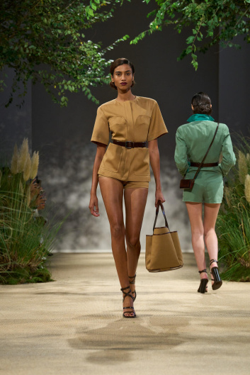Fotoservizio/SS 2024/WOMEN/SFILATA/MAX MARA/DP2/25