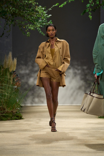 Fotoservizio/SS 2024/WOMEN/SFILATA/MAX MARA/DP2/26