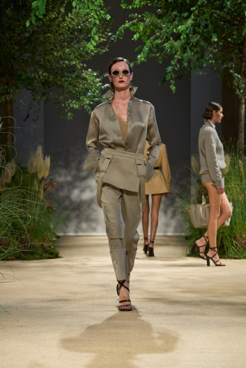 Fotoservizio/SS 2024/WOMEN/SFILATA/MAX MARA/DP2/34