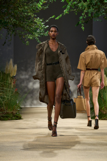 Fotoservizio/SS 2024/WOMEN/SFILATA/MAX MARA/DP2/35