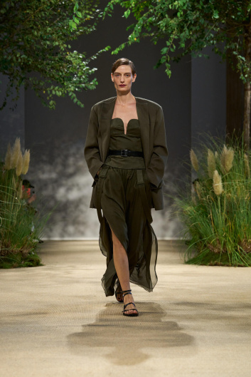 Fotoservizio/SS 2024/WOMEN/SFILATA/MAX MARA/DP2/37