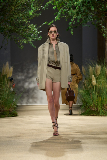 Fotoservizio/SS 2024/WOMEN/SFILATA/MAX MARA/DP2/32