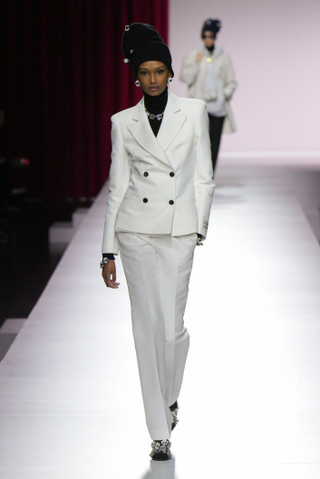Fotoservizio/SS 2024/WOMEN/SFILATA/MOSCHINO/DP2/0