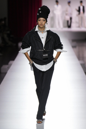 Fotoservizio/SS 2024/WOMEN/SFILATA/MOSCHINO/DP2/9