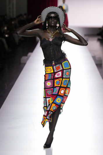 Fotoservizio/SS 2024/WOMEN/SFILATA/MOSCHINO/DP2/1