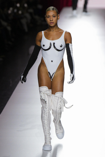 Fotoservizio/SS 2024/WOMEN/SFILATA/MOSCHINO/DP2/10