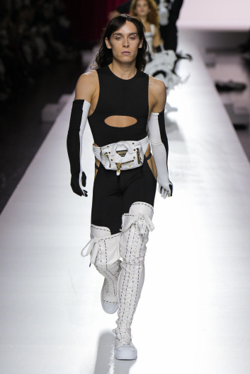 Fotoservizio/SS 2024/WOMEN/SFILATA/MOSCHINO/DP2/17