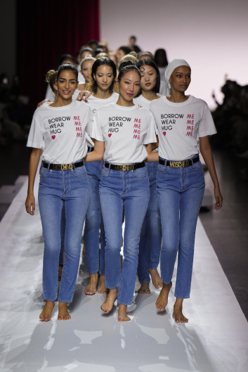 Fotoservizio/SS 2024/WOMEN/SFILATA/MOSCHINO/DP2/21