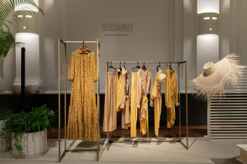 Fotoservizio/SS 2024/WOMEN/PRESENTAZIONE/KITON/DP2/1