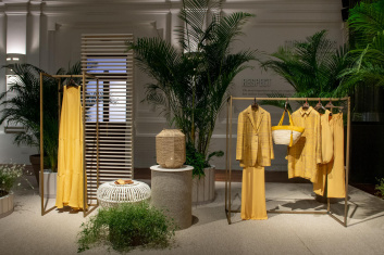 Fotoservizio/SS 2024/WOMEN/PRESENTAZIONE/KITON/DP2/2