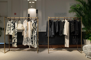 Fotoservizio/SS 2024/WOMEN/PRESENTAZIONE/KITON/DP2/3