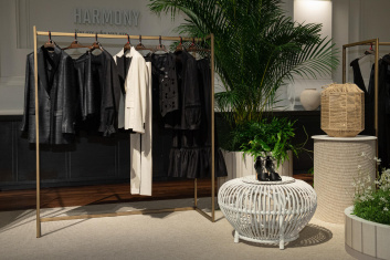 Fotoservizio/SS 2024/WOMEN/PRESENTAZIONE/KITON/DP2/4