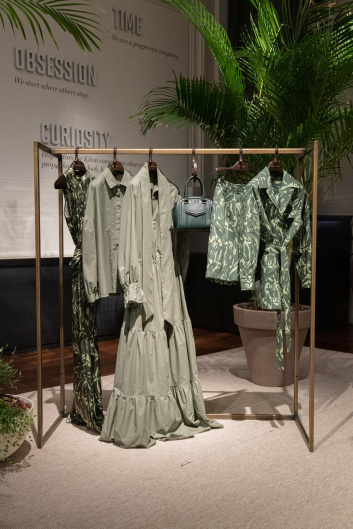 Fotoservizio/SS 2024/WOMEN/PRESENTAZIONE/KITON/DP2/9