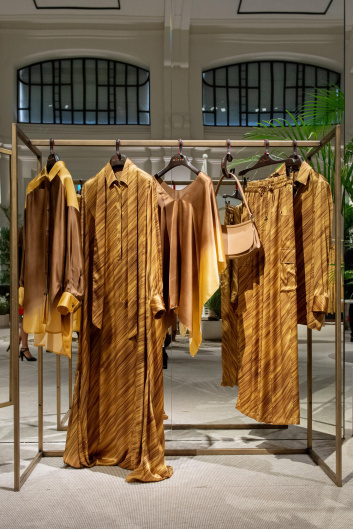 Fotoservizio/SS 2024/WOMEN/PRESENTAZIONE/KITON/DP2/13