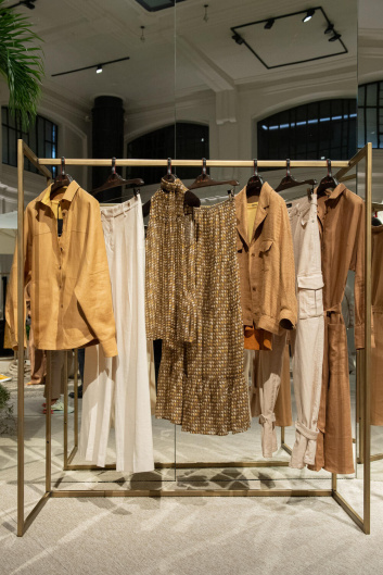 Fotoservizio/SS 2024/WOMEN/PRESENTAZIONE/KITON/DP2/14