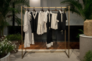 Fotoservizio/SS 2024/WOMEN/PRESENTAZIONE/KITON/DP2/7