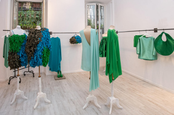 Fotoservizio/SS 2024/WOMEN/PRESENTAZIONE/GIANLUCA CAPANNOLO/DP2/1