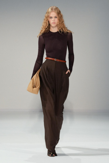 Fotoservizio/SS 2024/WOMEN/SFILATA/PHILOSOPHY DI LORENZO SERAFINI/DP2/3
