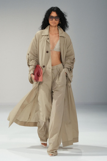 Fotoservizio/SS 2024/WOMEN/SFILATA/PHILOSOPHY DI LORENZO SERAFINI/DP2/12