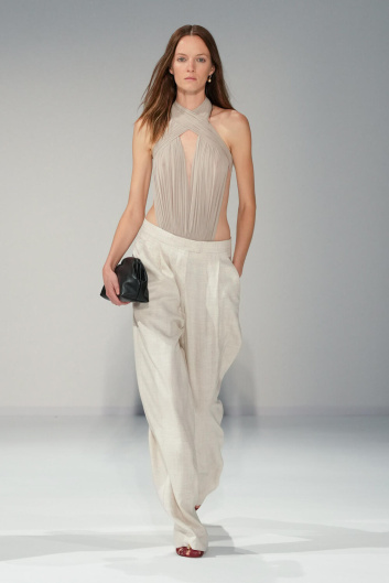 Fotoservizio/SS 2024/WOMEN/SFILATA/PHILOSOPHY DI LORENZO SERAFINI/DP2/17
