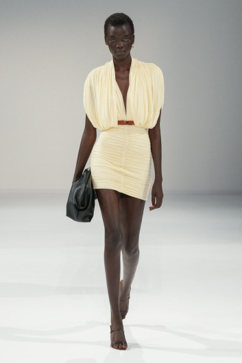 Fotoservizio/SS 2024/WOMEN/SFILATA/PHILOSOPHY DI LORENZO SERAFINI/DP2/9