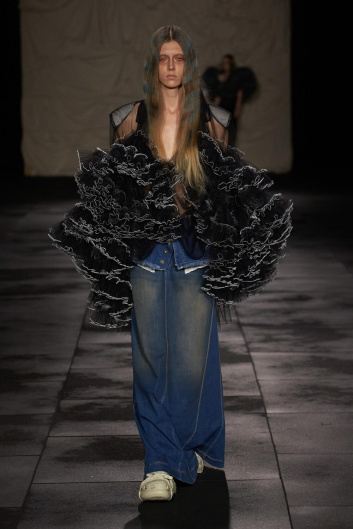 Fotoservizio/SS 2024/WOMEN/SFILATA/ACT N°1/DP2/31