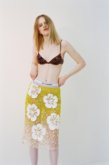 Fotoservizio/SS 2024/WOMEN/PRESENTAZIONE/DES_PHEMMES/DP2/4
