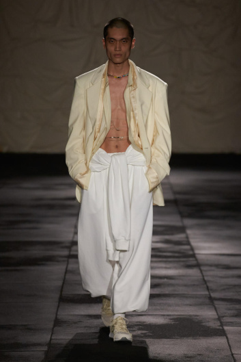Fotoservizio/SS 2024/WOMEN/SFILATA/ACT N°1/DP2/35