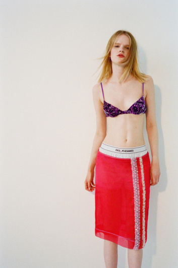 Fotoservizio/SS 2024/WOMEN/PRESENTAZIONE/DES_PHEMMES/DP2/6