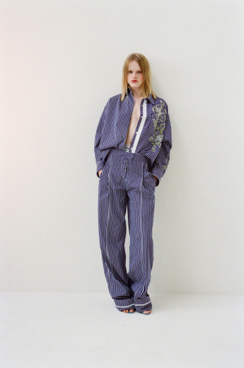 Fotoservizio/SS 2024/WOMEN/PRESENTAZIONE/DES_PHEMMES/DP2/19