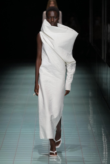 Fotoservizio/SS 2024/WOMEN/SFILATA/SPORTMAX/DP2/25