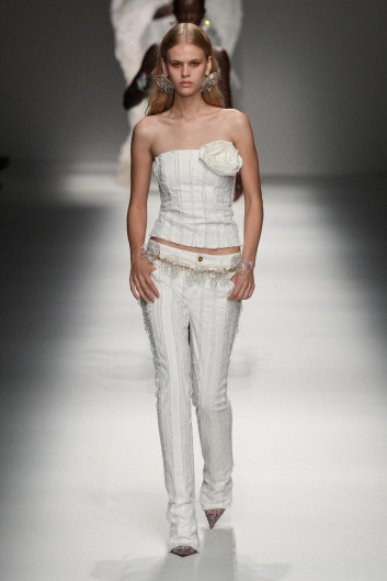 Fotoservizio/SS 2024/WOMEN/SFILATA/BLUMARINE/DP2/45