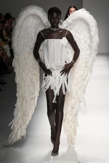 Fotoservizio/SS 2024/WOMEN/SFILATA/BLUMARINE/DP2/51