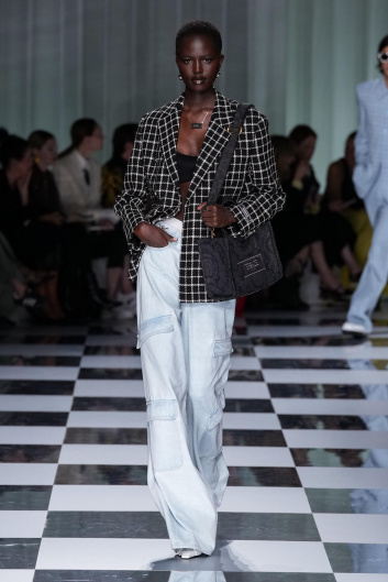 Fotoservizio/SS 2024/WOMEN/SFILATA/VERSACE/DP2/15