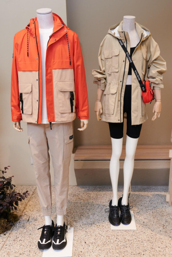 Fotoservizio/SS 2024/WOMEN/PRESENTAZIONE/DUVETICA/DP2/4