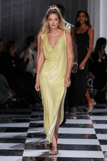 Fotoservizio/SS 2024/WOMEN/SFILATA/VERSACE/DP2/17