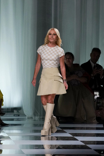 Fotoservizio/SS 2024/WOMEN/SFILATA/VERSACE/DP2/18